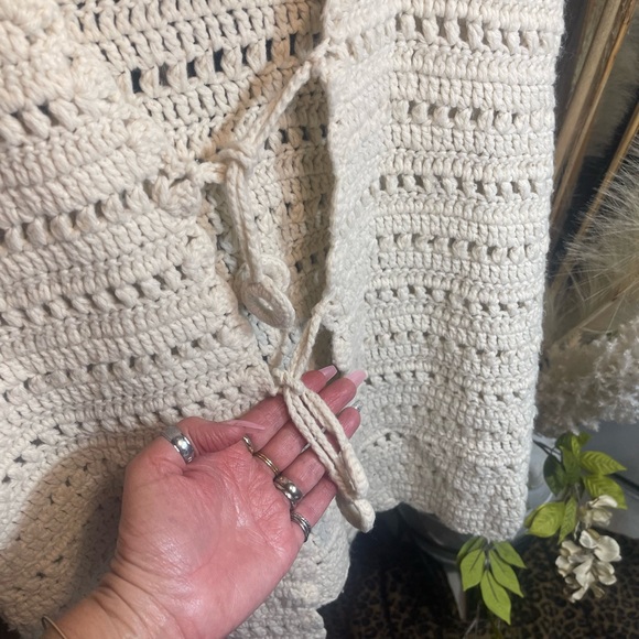 Ivory crocheted Vest, coverups - Picture 4 of 7